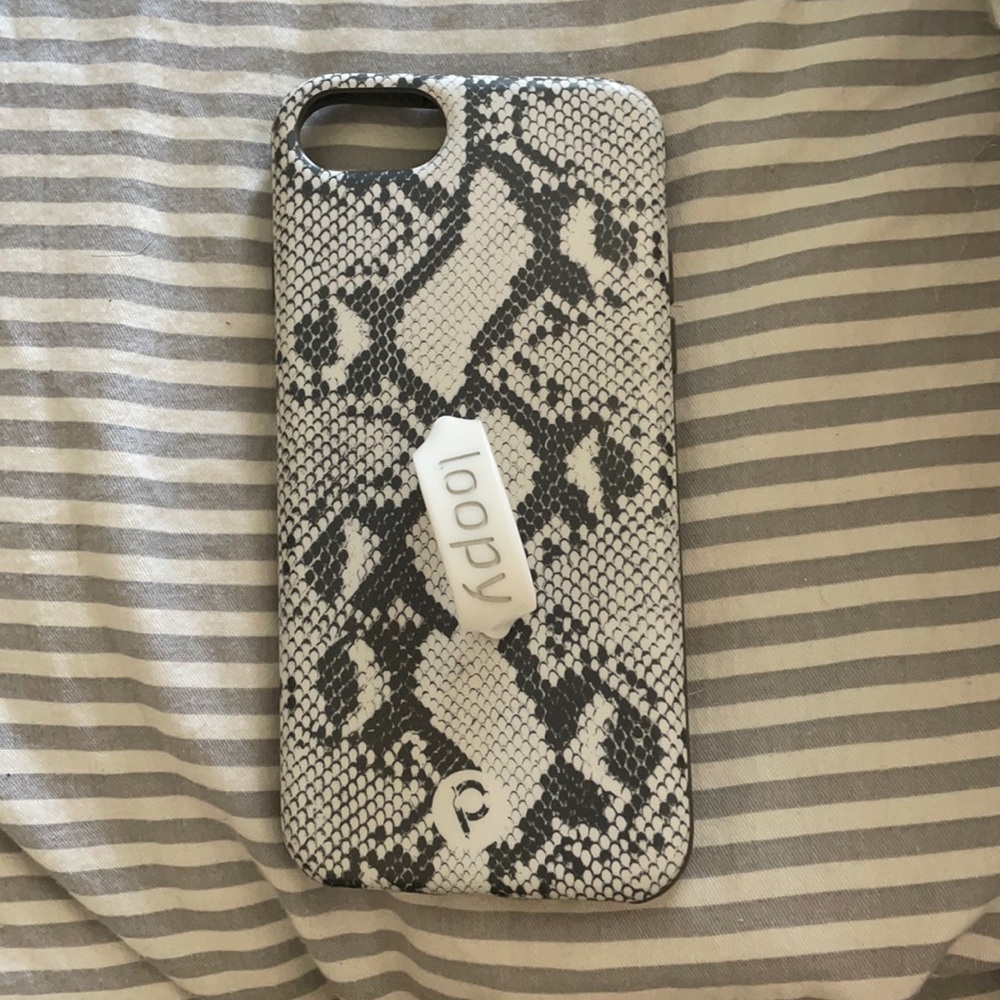 iPhone 6/7/8 SE Loopy Snake Skin Case - Excellent Condition